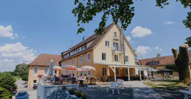 Eine zweite Terrasse – mit Blick auf den See